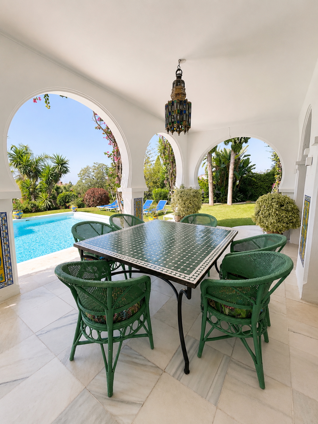 Exterior breakfast table - photography by Catalá Creative